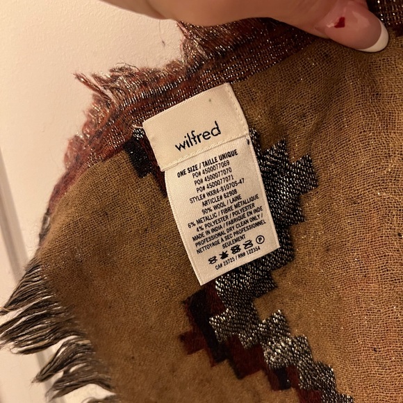 Geometric Patterned Scarf - Picture 5 of 6